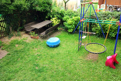 GIARDINO CON GIOCHI PER BAMBINI GIARDINO CON GIOCHI PER BAMBINI