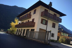 4D73EF21-044B-4E15-9478-FE1960FD67F3