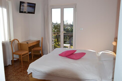 stanza doppia lato giardino