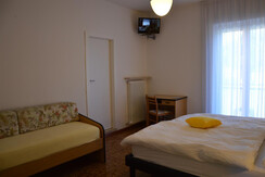 tripla lato strada con balcone