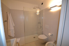 bagno camera vacanza comano B&B bagno camera vacanza comano B&B