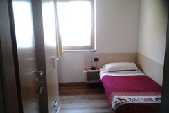 camera con due letti songoli