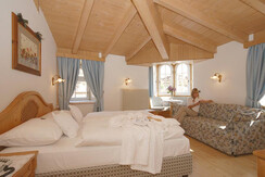 Central-Hotel-Moena_Junior-Suite-Torretta(1) Central-Hotel-Moena_Junior-Suite-Torretta(1)