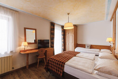 camera_tripla (3) camera_tripla (3)