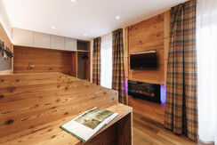 camera_tripla (1) camera_tripla (1)