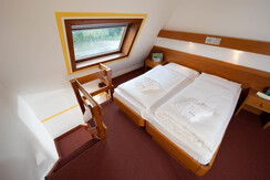 camera tripla in duplex zona sopra