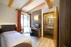 Cevedale camera Cevedale camera