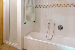 bagno 1b vasca+doccia chalet 'Baita tabià' Dolomit bagno 1b vasca+doccia chalet 'Baita tabià' Dolomit