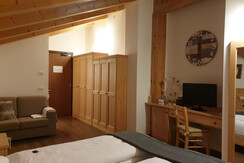 CAMERA MATRIMONIALE SUPERIOR CAMERA MATRIMONIALE SUPERIOR