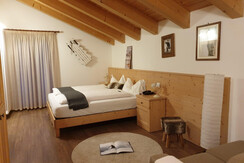 CAMERA MATRIMONIALE SUPERIOR CAMERA MATRIMONIALE SUPERIOR