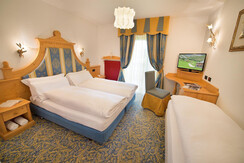 Camera tripla Classic Camera tripla Classic