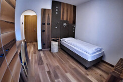 Camera Singola con parquet