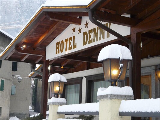 Hotel Denny esterno inverno | © by Hotel Denny Pinzolo Carisolo