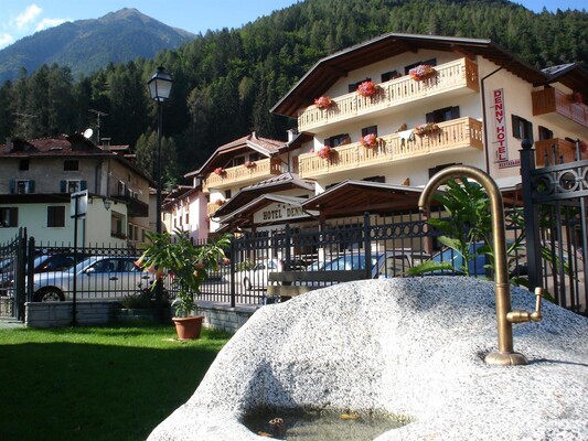 Hotel Denny Carisolo esterno estate