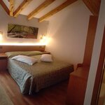  Foto von Dreibettzimmer, Dusche, WC, Balkon