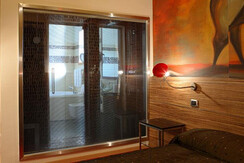 doccia vetrata con vista sulla camera doccia vetrata con vista sulla camera