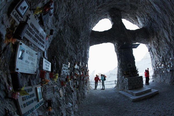 Rifugio Dodici Apostoli 1