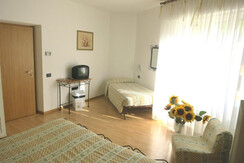 Eco Hotel Zanella - Camera Tripla 03 Eco Hotel Zanella - Camera Tripla 03