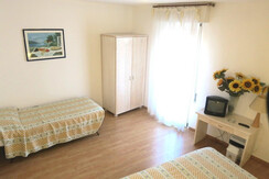 Eco Hotel Zanella - Camera Tripla 02 Eco Hotel Zanella - Camera Tripla 02