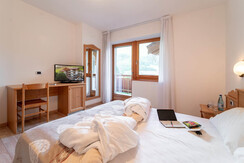 Hotel Europa Pera di Fassa camera matrimoniale