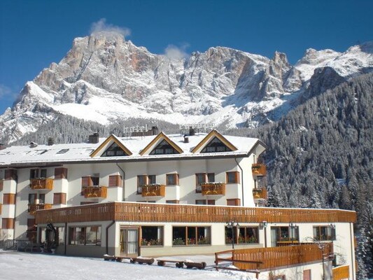 Esterno Hotel Invernale #europacastrozza