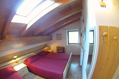 Stanza  con tre letti 1