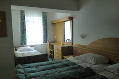 Camera matrimoniale con tero letto