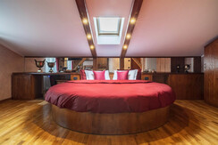 Suite 125A3559-HDR Suite 125A3559-HDR