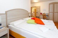 VIERFACHZIMMER (2 Zimmer mit Verbindungstür) VIERFACHZIMMER (2 Zimmer mit Verbindungstür)