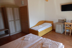 cameratripla cameratripla