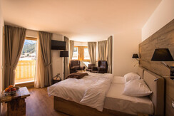 Senior Romantic Suite