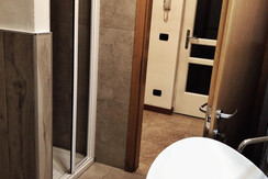 photo5938177283749688161