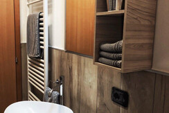 photo5938177283749688166