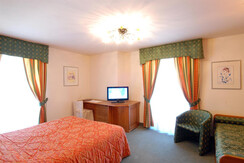 FAMILY ROOM FAMILY ROOM