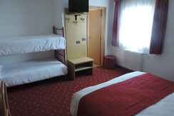 Standard room with 4 beds (2)