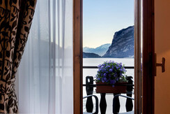 Hotel-Molveno vista stanza charme 3 piano Hotel-Molveno vista stanza charme 3 piano