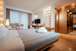 Camera Deluxe-min Camera Deluxe-min