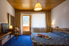 camera matrimoniale con moquette