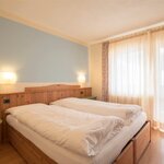  Foto von Familienzimmer