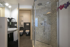 bagnocomfortroomlunabiancahotel bagnocomfortroomlunabiancahotel