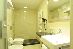 Junior Suite Bathroom
