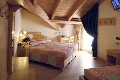 camera tripla (2) camera tripla (2)