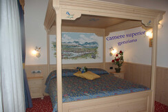 camera superior con letto a baldacchino camera superior con letto a baldacchino