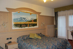 CAMERE (12) CAMERE (12)