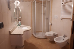 BAGNO CAMERA SUPERIOR (2) BAGNO CAMERA SUPERIOR (2)