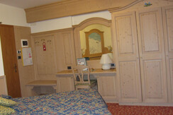 CAMERE (8) CAMERE (8)