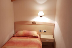 camera app trilocale villa