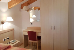 camera trilocale villa