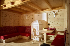 Suite Tyrol angolo soggiorno 2 bassa Suite Tyrol angolo soggiorno 2 bassa