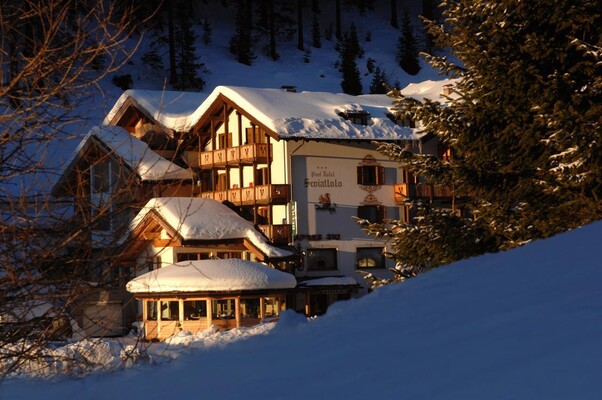 Hotel Scoiattolo Pampeago esterna inverno